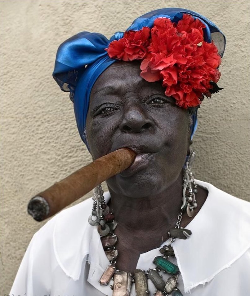 Simpática senhora cubana. #cuba #habana #cigar #habano