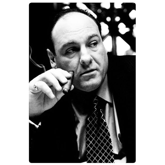 O ator “James Gandolfini” no papel do lendário “Tony Soprano”